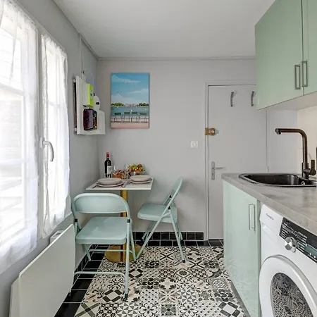 595 Lukas - Superbe A Paris